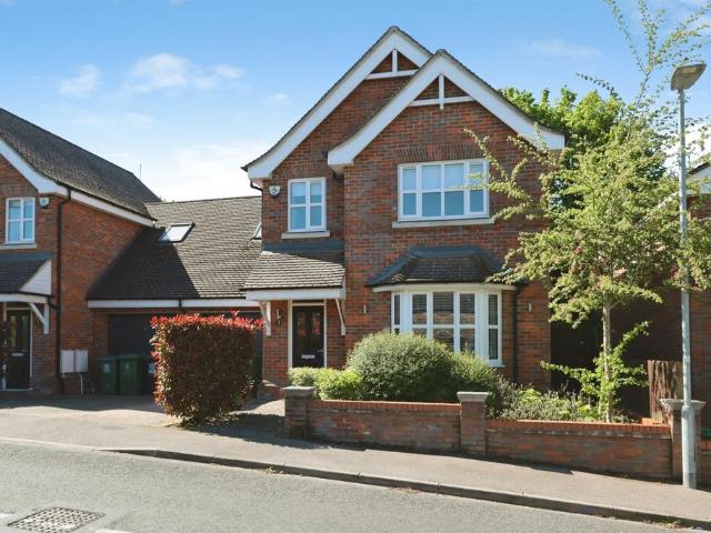 House for sale in Kingswood, Watford
