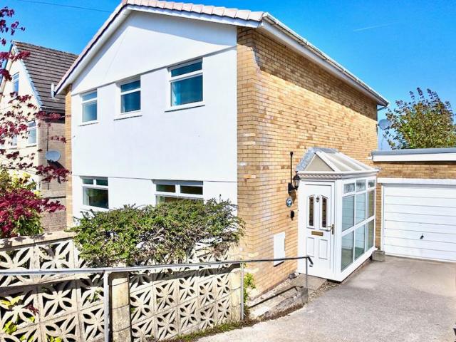 House for sale in Maesycwmmer, Wales