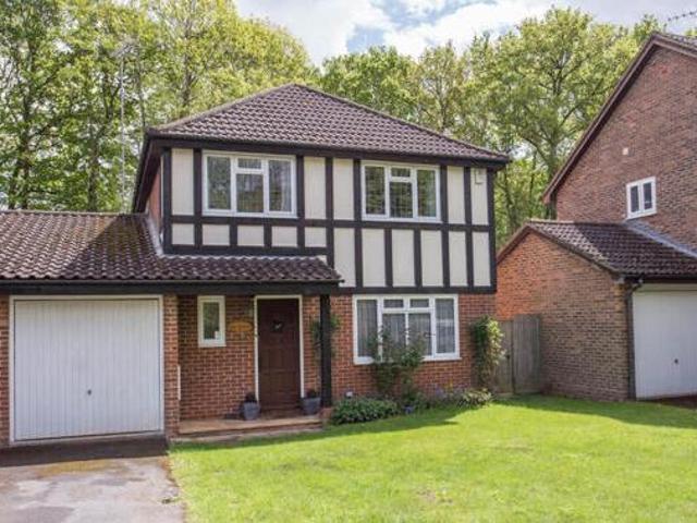 House for sale in Ascot