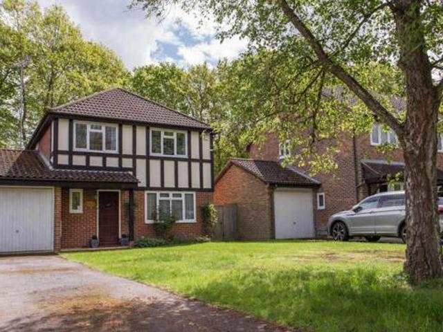 House for sale in Ascot