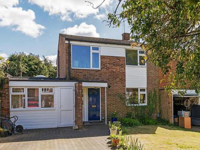 House for sale in Heol-las, Surrey