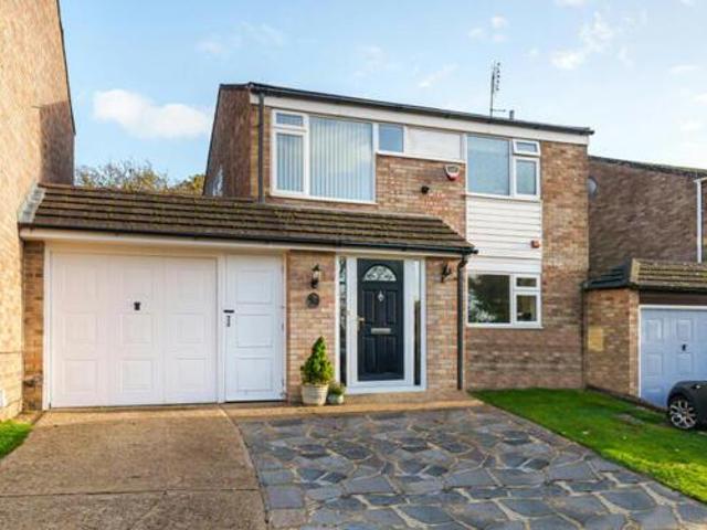 House for sale in Heol-las, Surrey