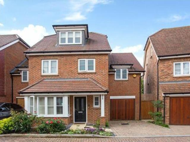 House for sale in Hillview, Surrey