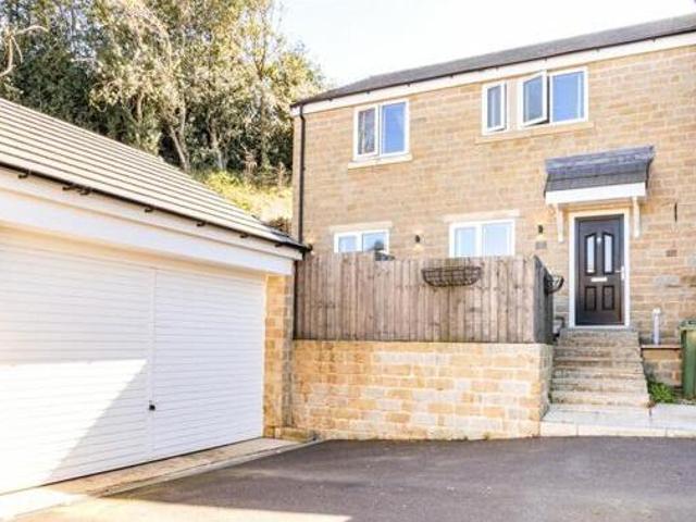 House for sale in Huddersfield, West Yorkshire