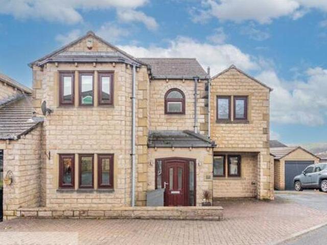 House for sale in Huddersfield, West Yorkshire