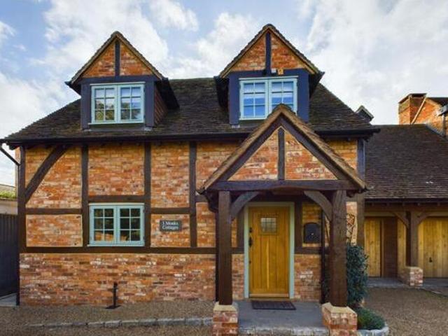 House for sale in Chertsey, Runnymede