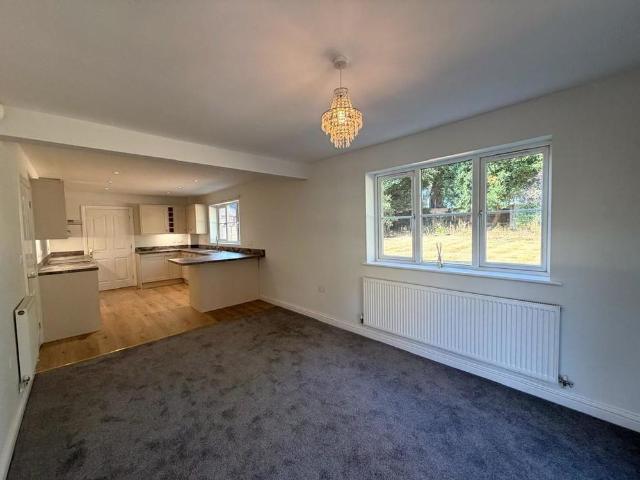 House for rent in Winshill, Beamhurst
