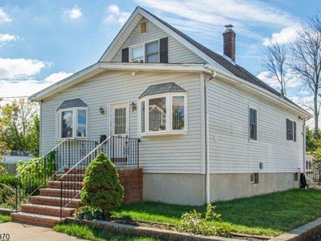 House for sale in Singac, Little Falls