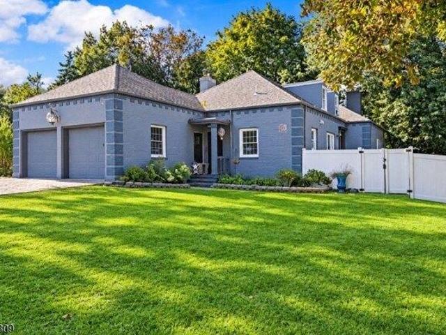 House for sale in Great Notch, Little Falls