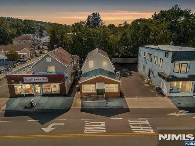 House for sale in Singac, Little Falls