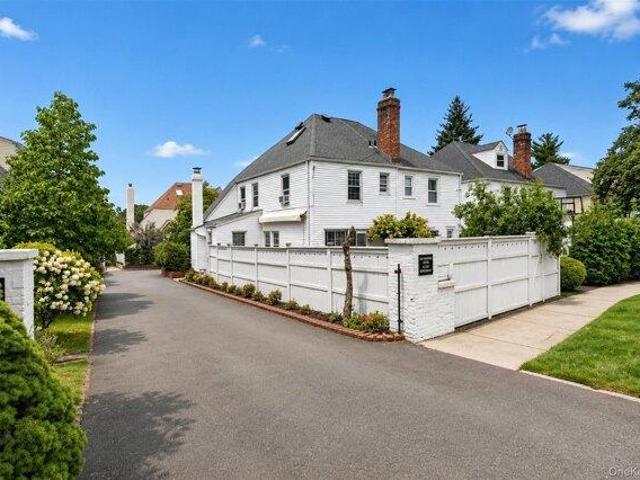 House for sale in Queens, Arverne