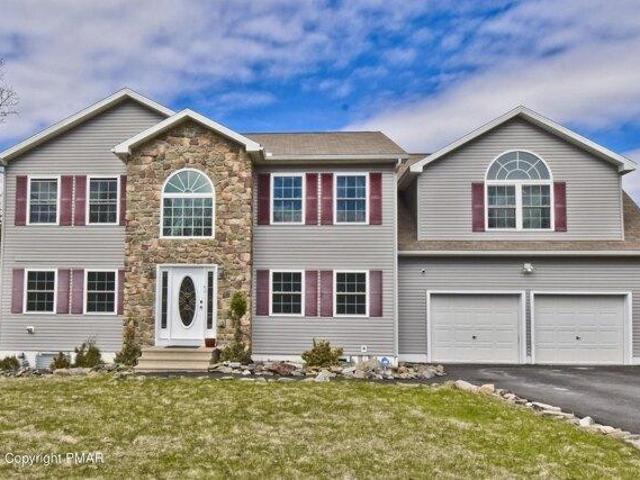 House for sale in Long Pond, Pennsylvania