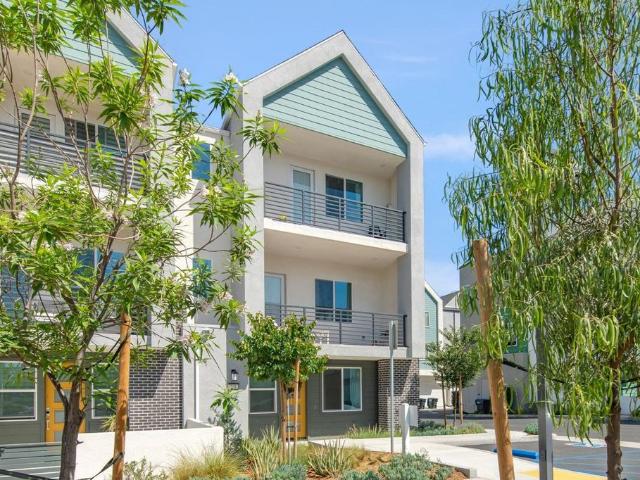 Apartment for sale in Irvine Apartment for sale in Irvine