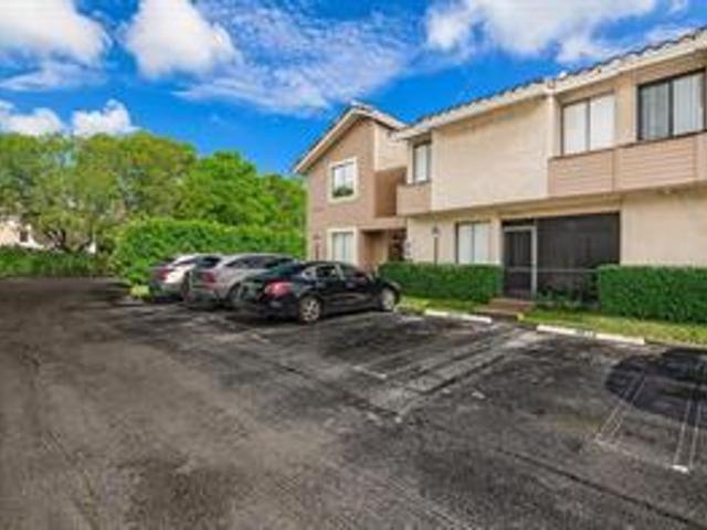 Townhouse for rent in Coral Springs, Florida