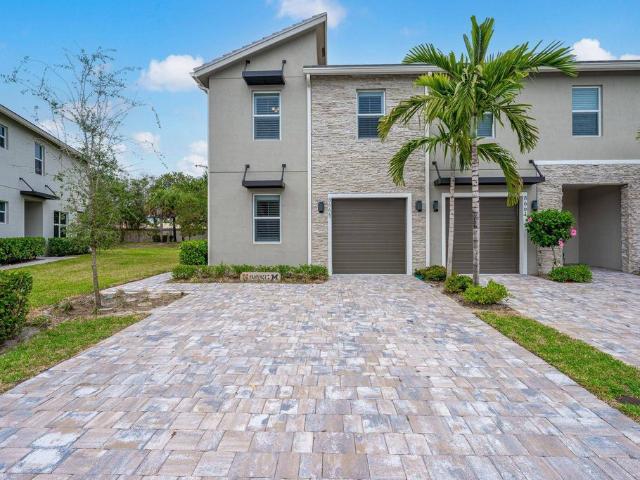 Townhouse for rent in Lake Worth