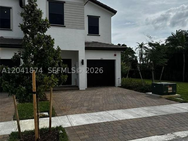 Townhouse for rent in Pembroke Pines, Florida