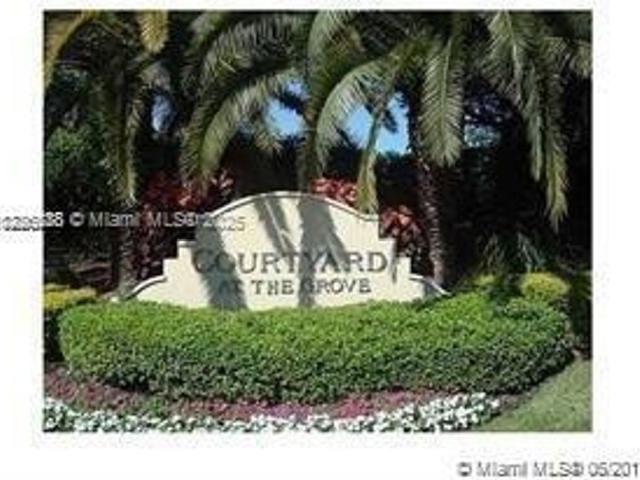Townhouse for rent in Weston