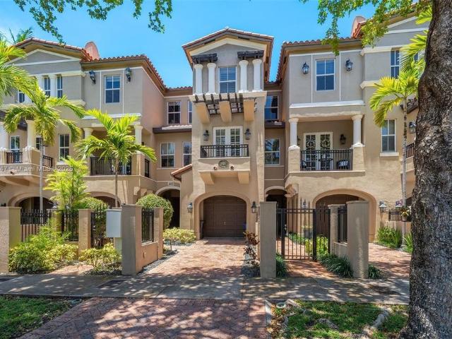 Townhouse for sale in Coral Gables