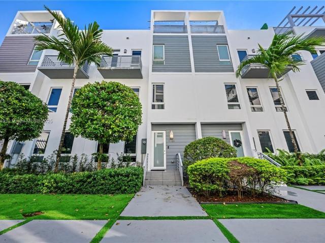 Townhouse for sale in Doral, Florida