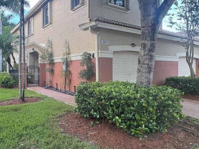 Townhouse for sale in Weston