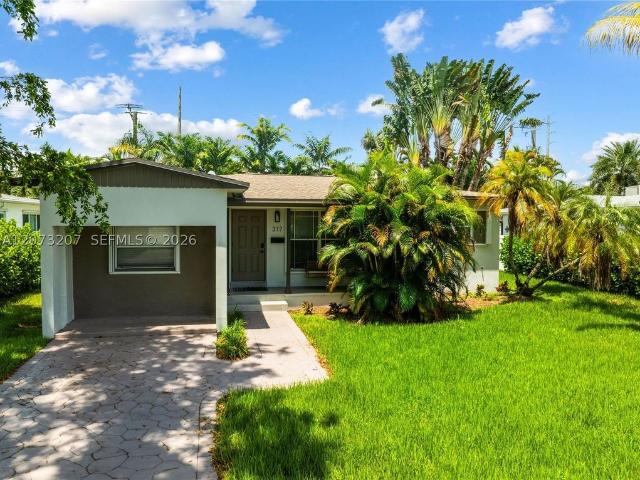 Detached House for rent in Dania, Florida
