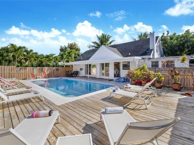 Villa for rent in Hallandale