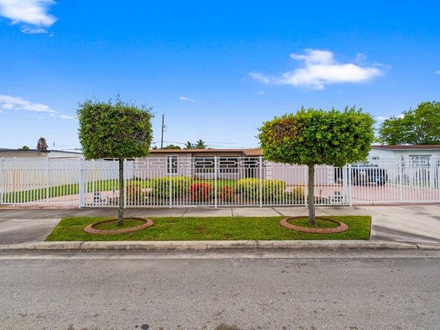 Detached House for sale in Hialeah, Florida