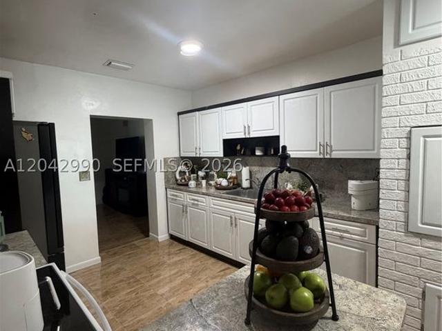 Detached House for sale in Hialeah, Florida