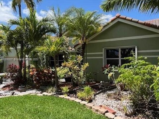 Villa for sale in Pembroke Pines