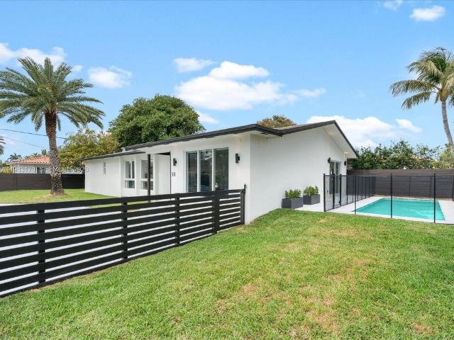 Detached House for sale in Surfside, Florida