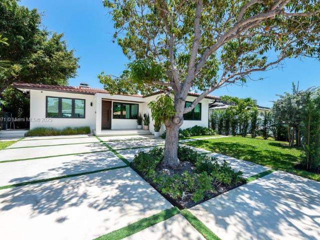 Villa for sale in Surfside