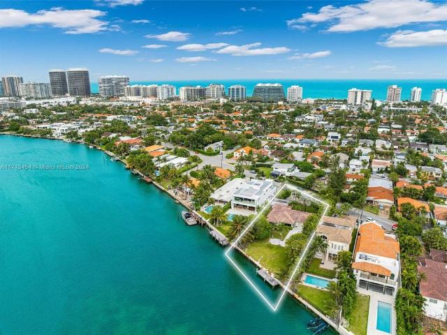 Villa for sale in Surfside