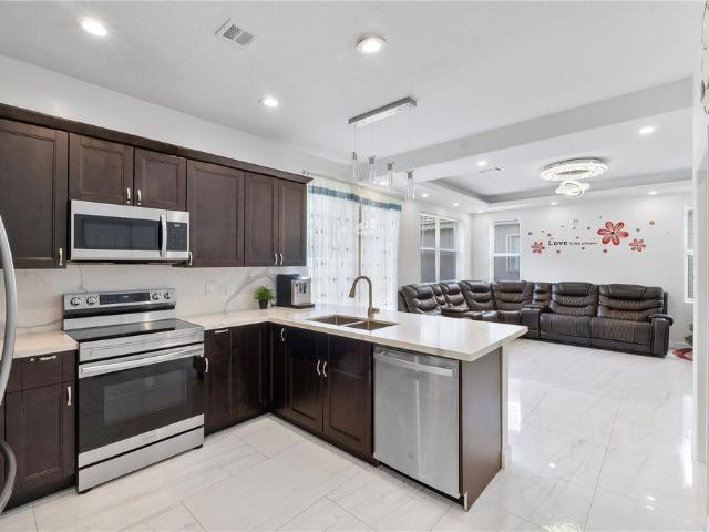 Detached House for sale in Wellington