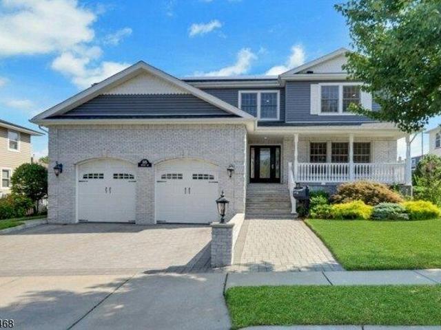 House for sale in Lyndhurst, New Jersey