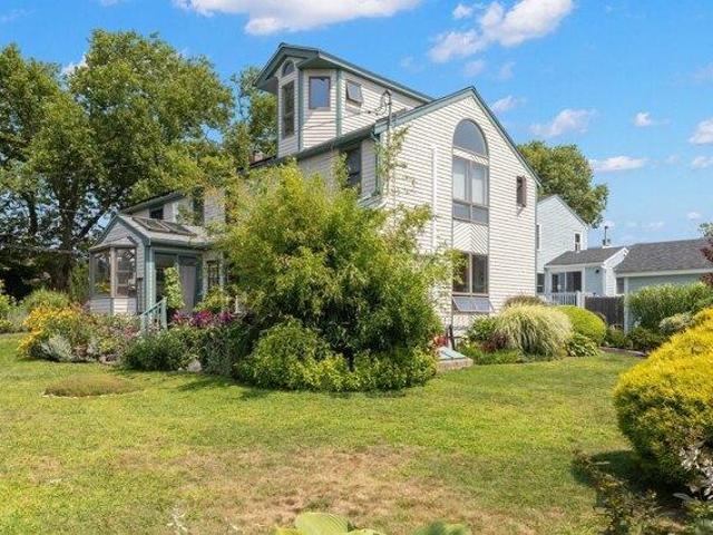 House for sale in Salem Neck, Salem