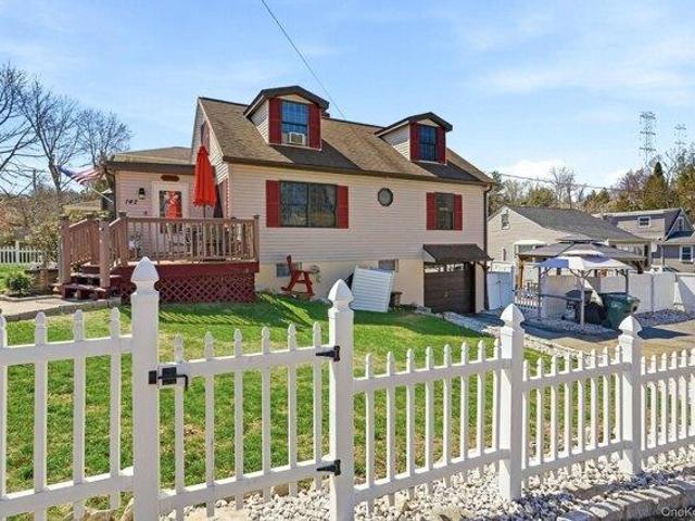 House for sale in Baldwin Place, New York