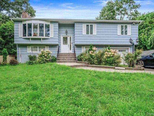 House for sale in Baldwin Place, New York