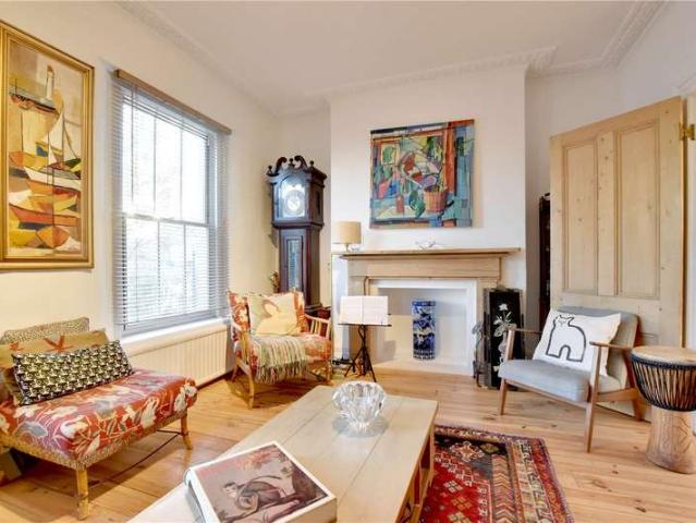 Maisonette for sale in East Greenwich, Greater London