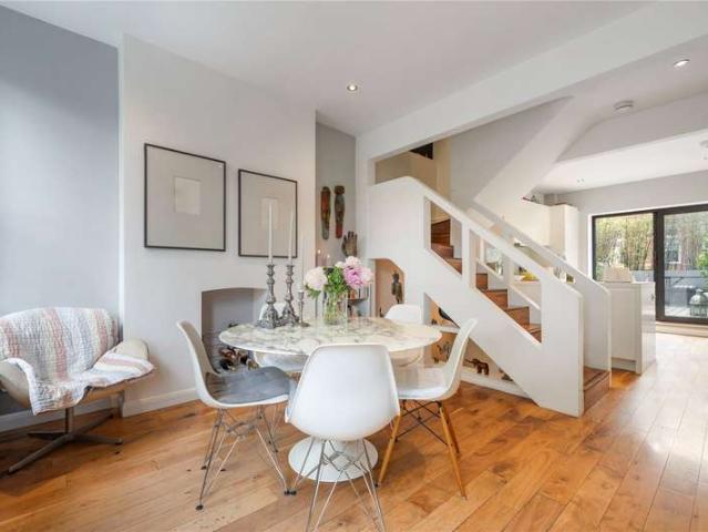 Maisonette for sale in Islington, Greater London