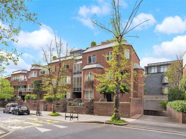 Maisonette for sale in St. John's Wood, Greater London