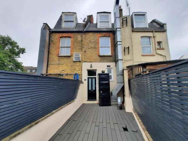 Maisonette for rent in Blenheim Gardens Estate, Greater London