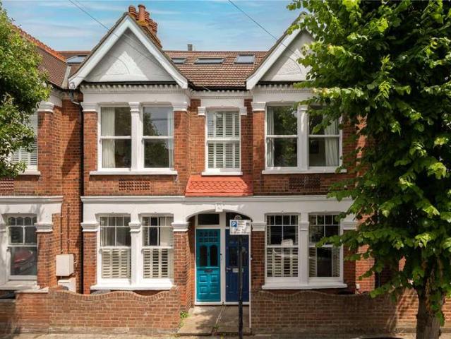 Maisonette for sale in Balham, Greater London