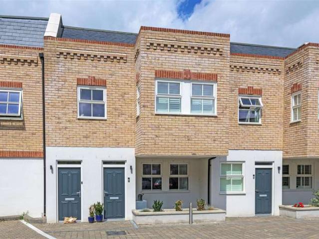 Maisonette for sale in East Sheen, Greater London