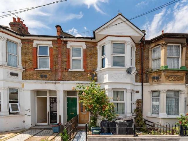 Maisonette for sale in London Borough of Hounslow, Greater London
