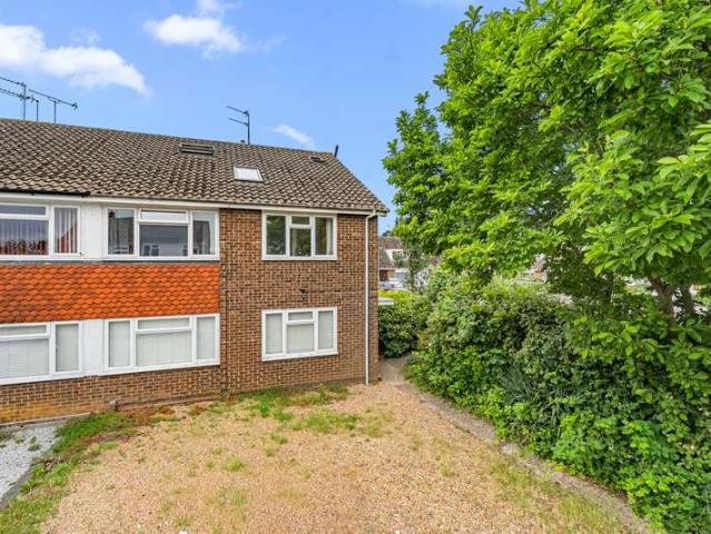 Maisonette for sale in Row Town, Surrey