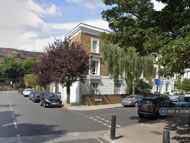 Maisonette for rent in Cat Hill