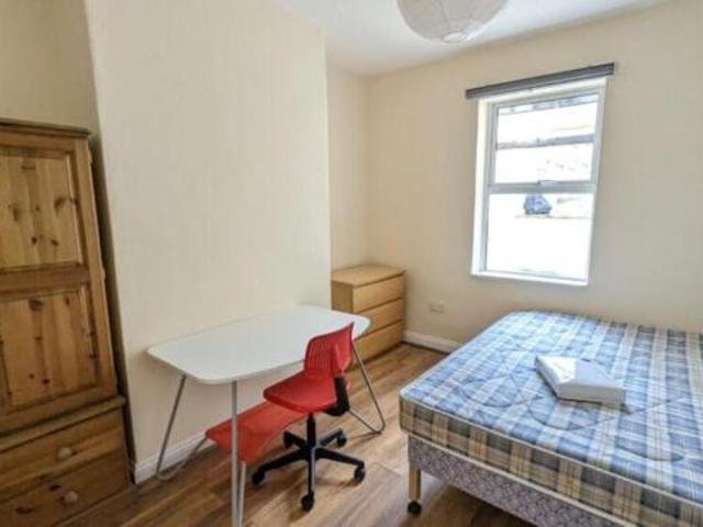 Maisonette for rent in Cat Hill