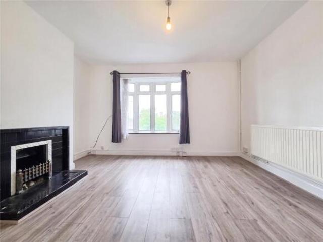 Maisonette for rent in Cat Hill