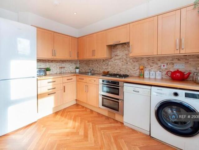 Maisonette for rent in Cat Hill