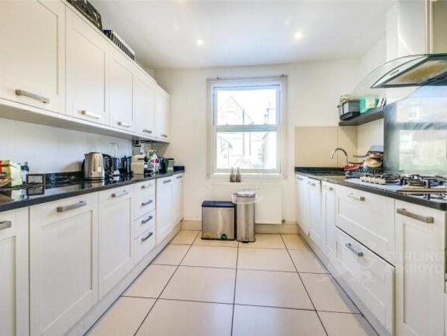 Maisonette for rent in Cat Hill